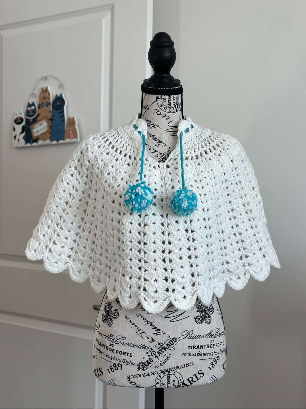 Vintage Handmade Crochet Poncho / Capelet with Pom-Poms 🧸 ✨